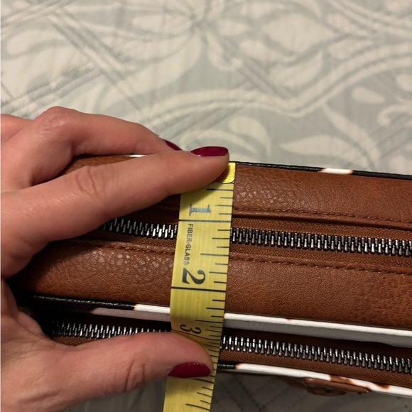 NWT Wrangler Crossbody Cow Print Bag - Picture 3 of 5